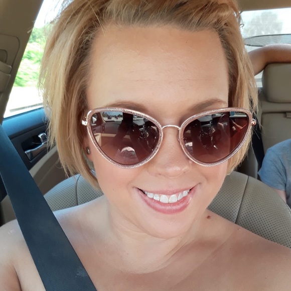 Meet your Posher, Sarah - Picture 3 of 8